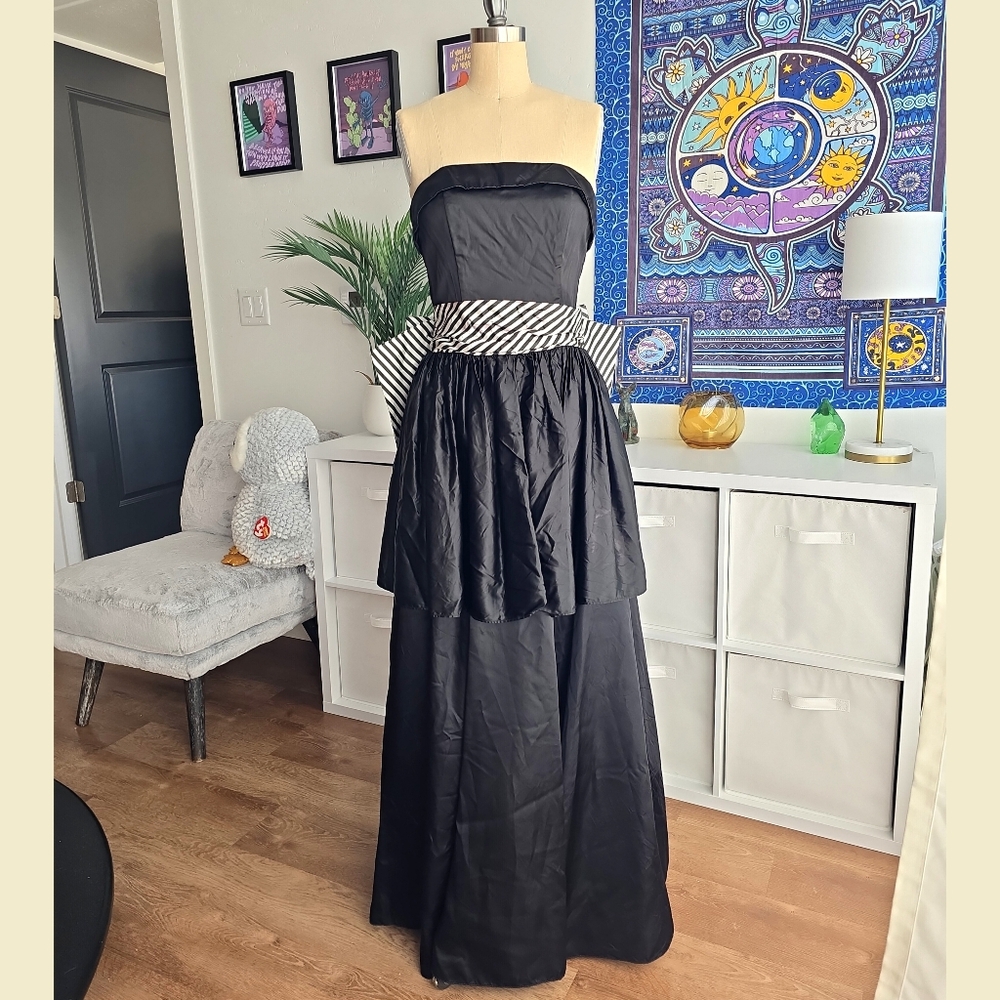 Vintage 80s Gunne Sax by Jessica McClintock Strapless Tiered Gown w Bow US 9 - Picture 2 of 16